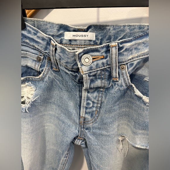 MOUSSY MID RISE DISTRESSED JEANS - Picture 3 of 7